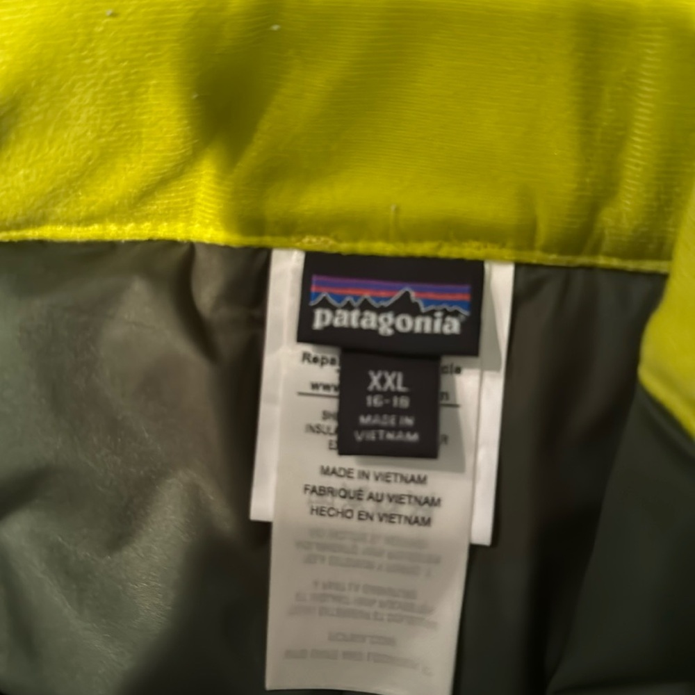 Paragonia boys xxl (16-18) ski jacket and pants